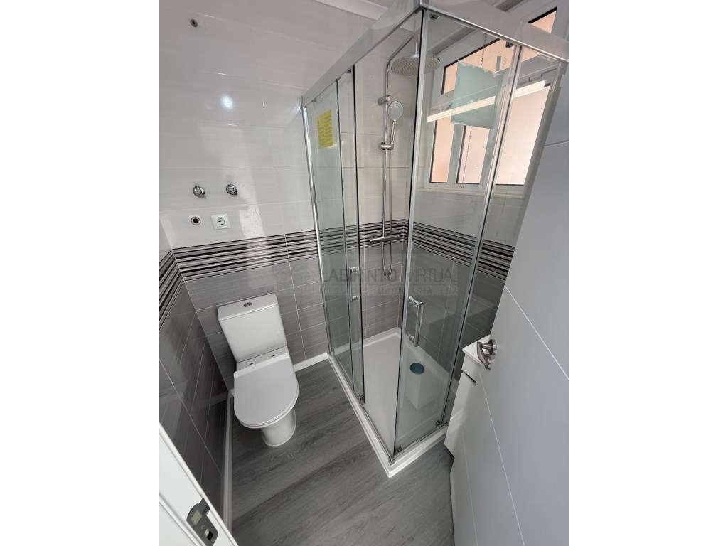 Vende-se T2 renovado, na Pontinha - Odivelas-7
