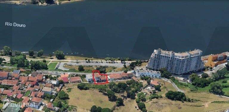 Conjunto de Duas Moradias Multifamiliares com Vista Panorâmica sobre o - Grande imagem: 3/28