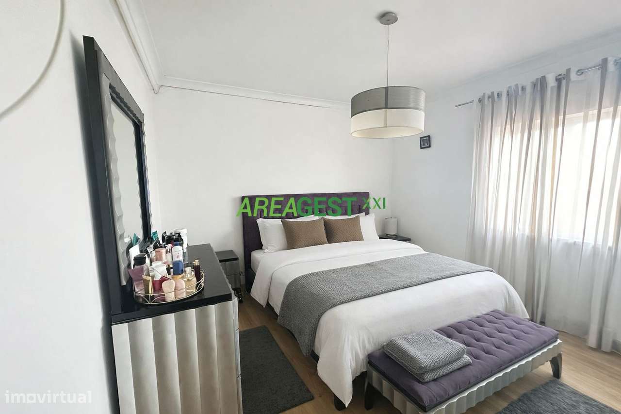 Prédio em propriedade total em Charneca de Caparica-20