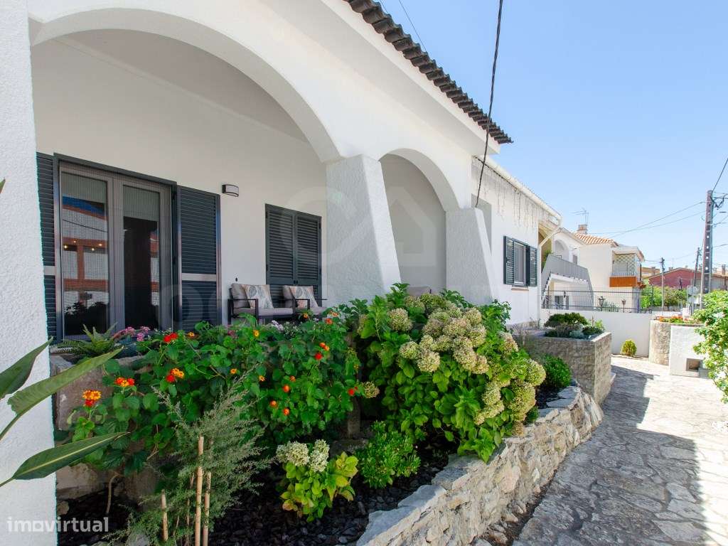 Moradia T6+1 renovada em Benavente-57