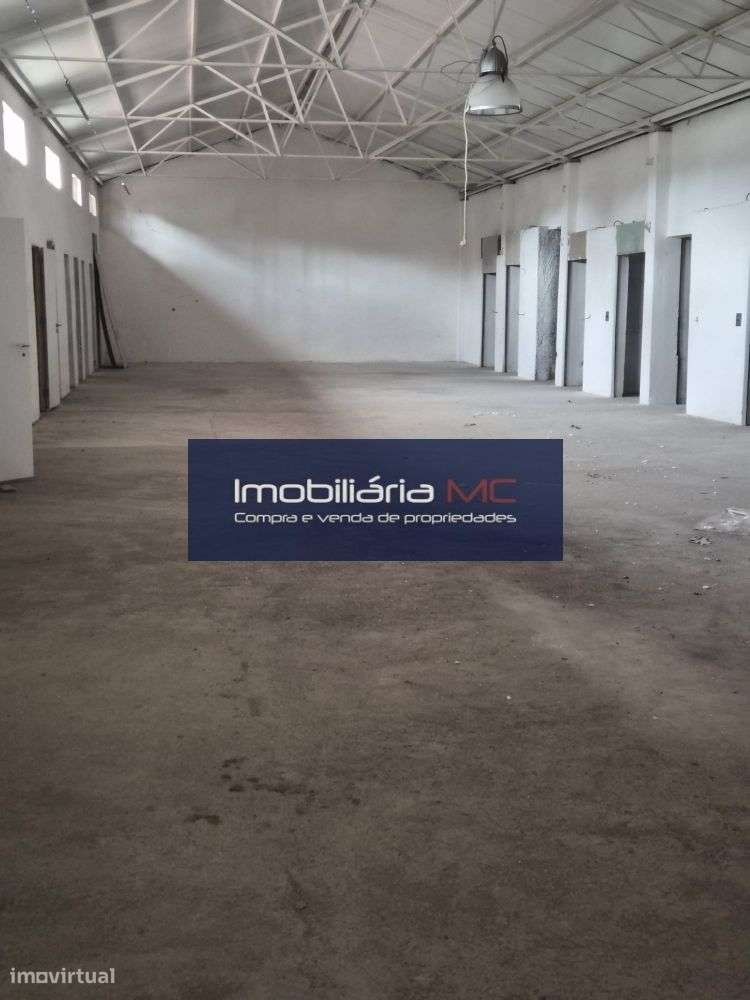 Armazém à venda na zona de Oliveira do Douro (Sardão) - Grande imagem: 4/5