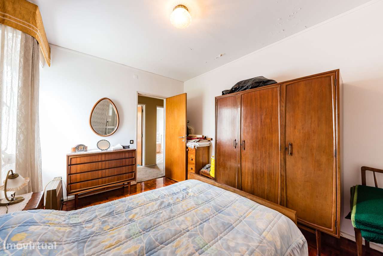 Apartamento T7 com 3 casas de banho e varandas | ou T4 + T3-14
