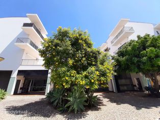 LOJA EM MAGNÍFICA LOCALIZAÇÃO PERTO DA MARINA DE LAGOS PARA VENDA - Grande imagem: 2/5