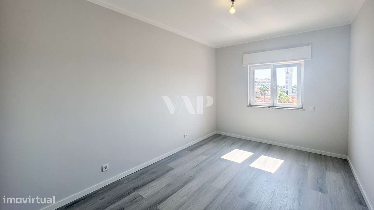 Apartamento T2 Renovado, a 900m da Praia de Quarteira - Grande imagem: 4/21