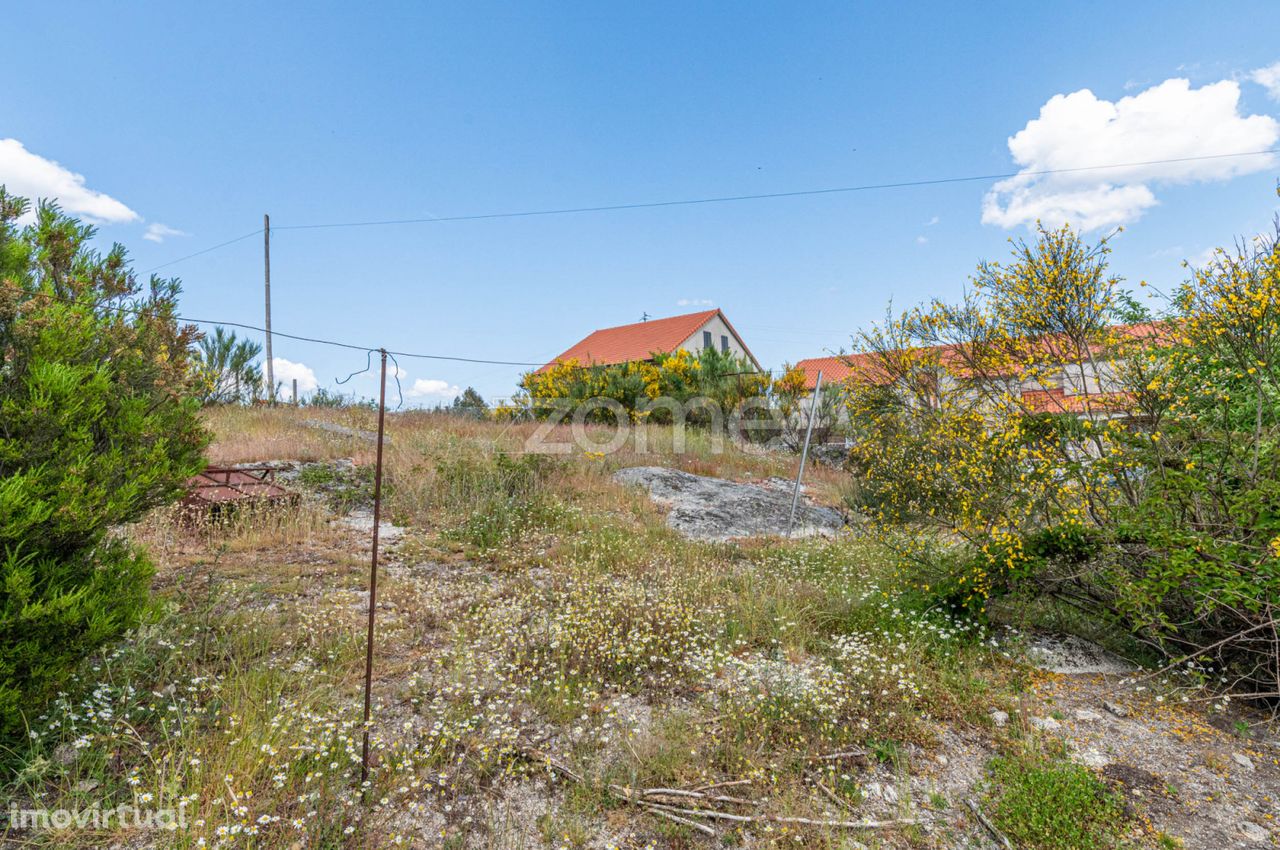 Terreno com 731m2 em Viade de Baixo (Pisões)