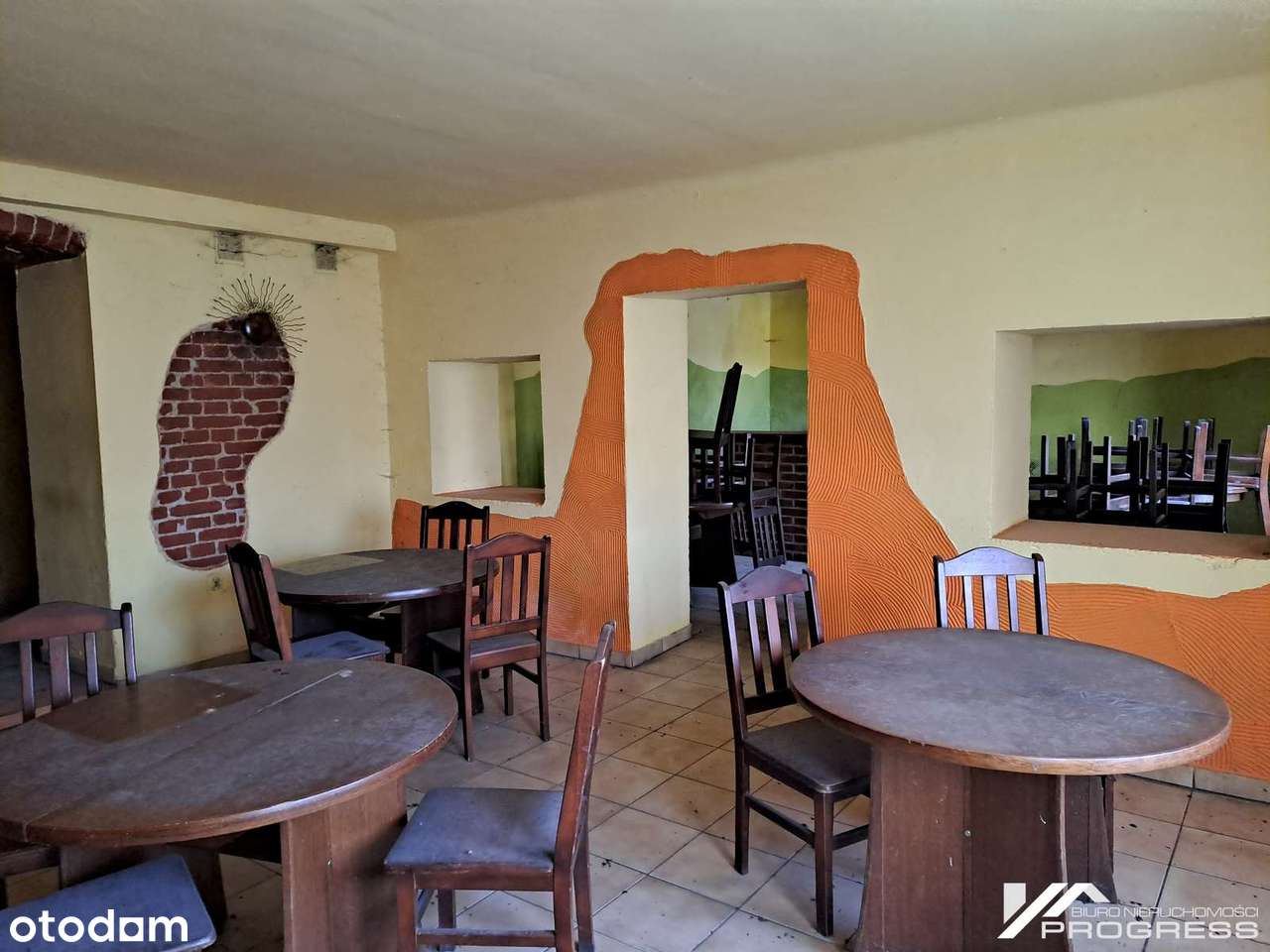 Budynek mieszkalno-usł 1384m2, mieszkalny 239m2, teren 2693m2 KROSNO-13