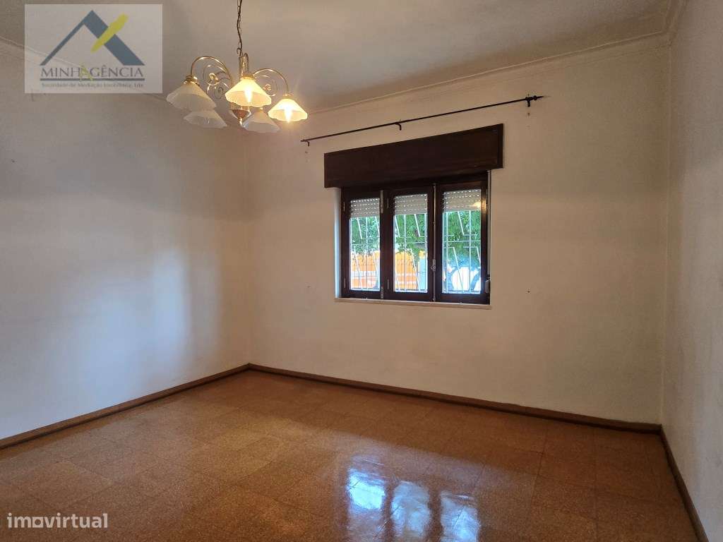 Moradia isolada com garagem na Quinta do Conde-8
