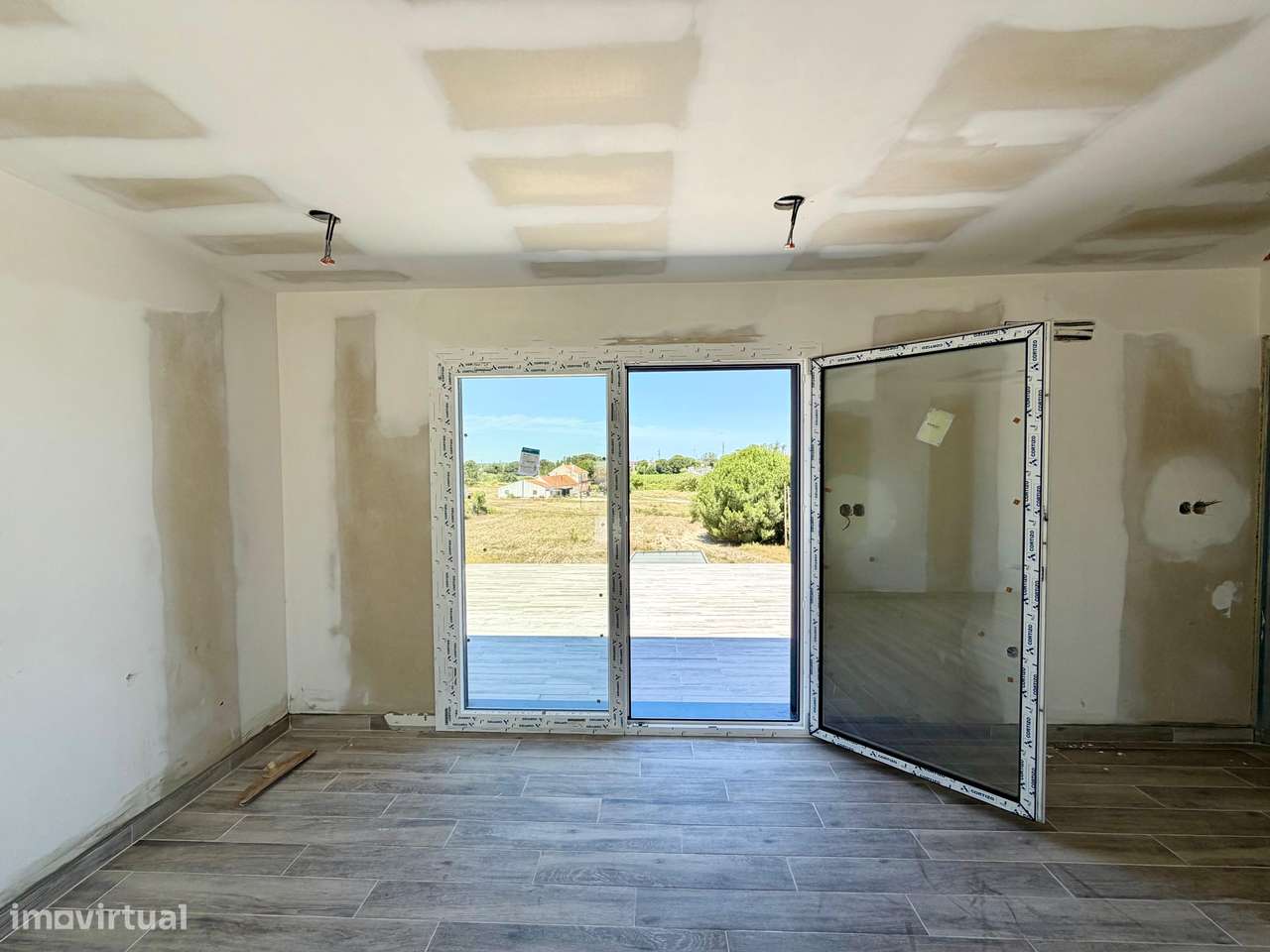 Moradia V4 nova c/ Jacuzzi e vista campo, Montijo-16