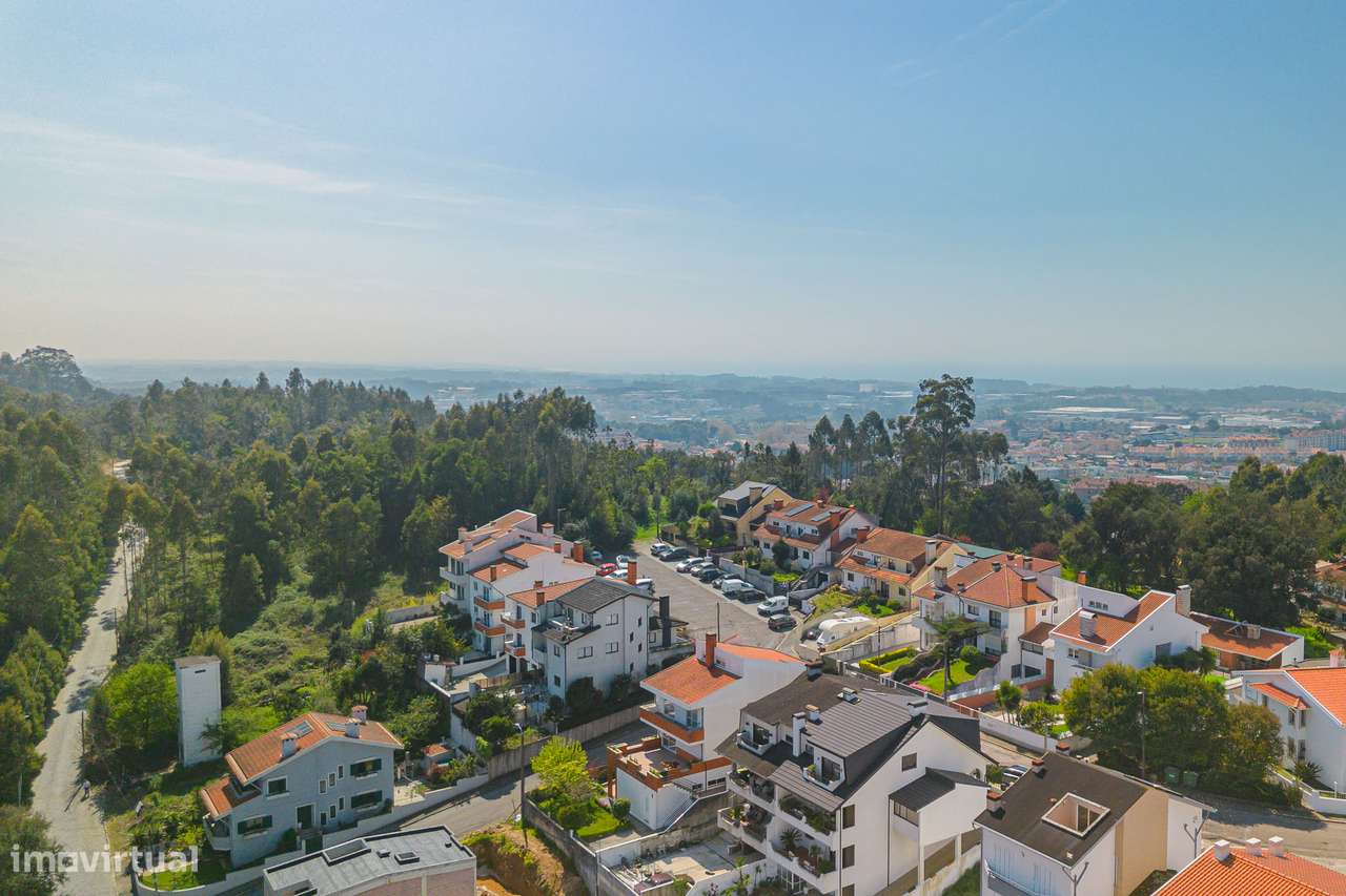 T3 Geminada com jardim, terraço e garagem em Canelas-4