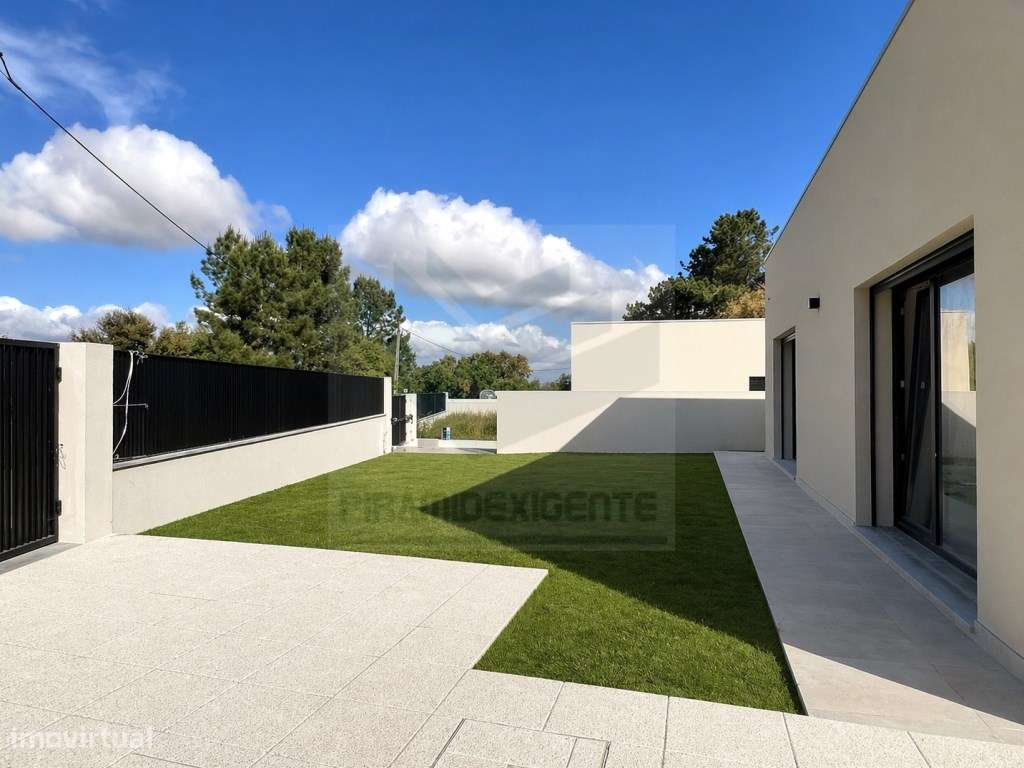 Ampla Moradia T4 em Azeitão: 72m² Open Space, 3 Suítes-27