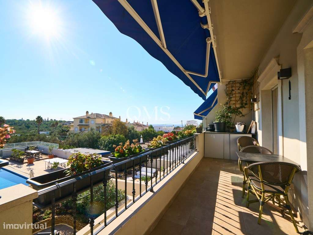 Duplex contemporâneo de três níveis em Santa Bárbara de Nexe, Algarve-30