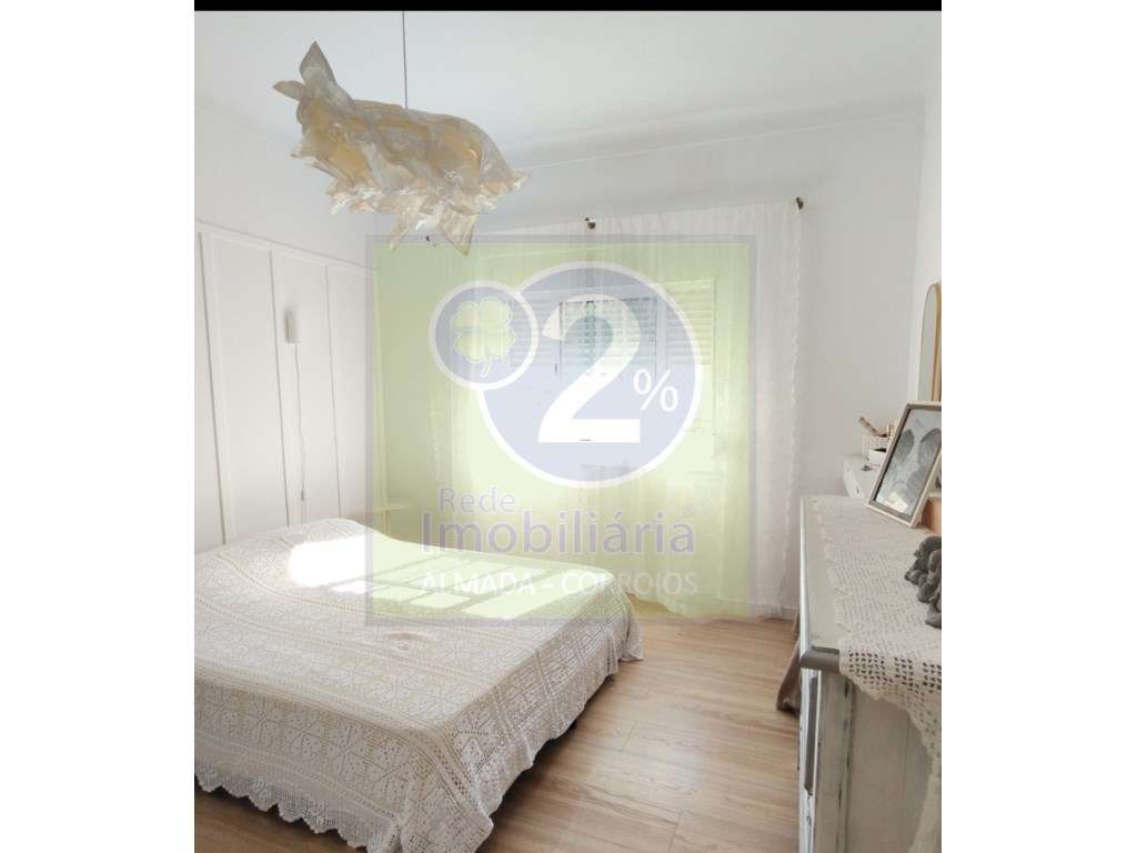 Apartamento Renovado e Moderno com Varanda-6