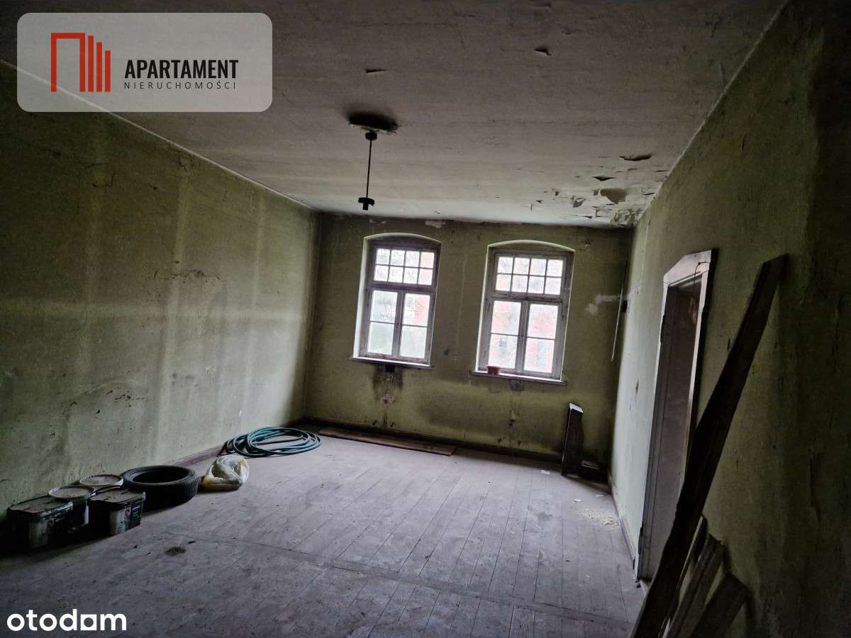 Dom w stylu dworkowym z dużą działką-16