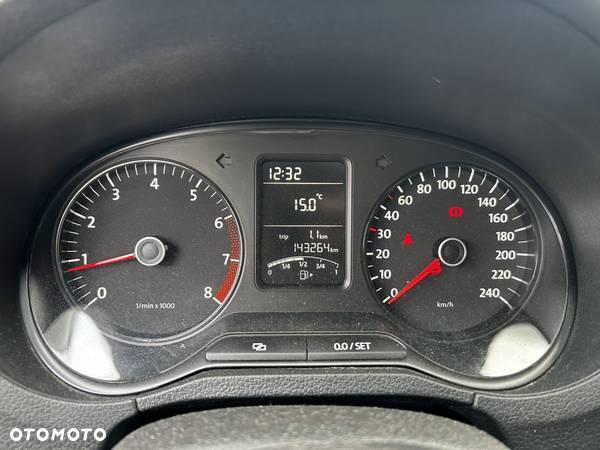 Volkswagen Polo 1.4 16V Comfortline - 12