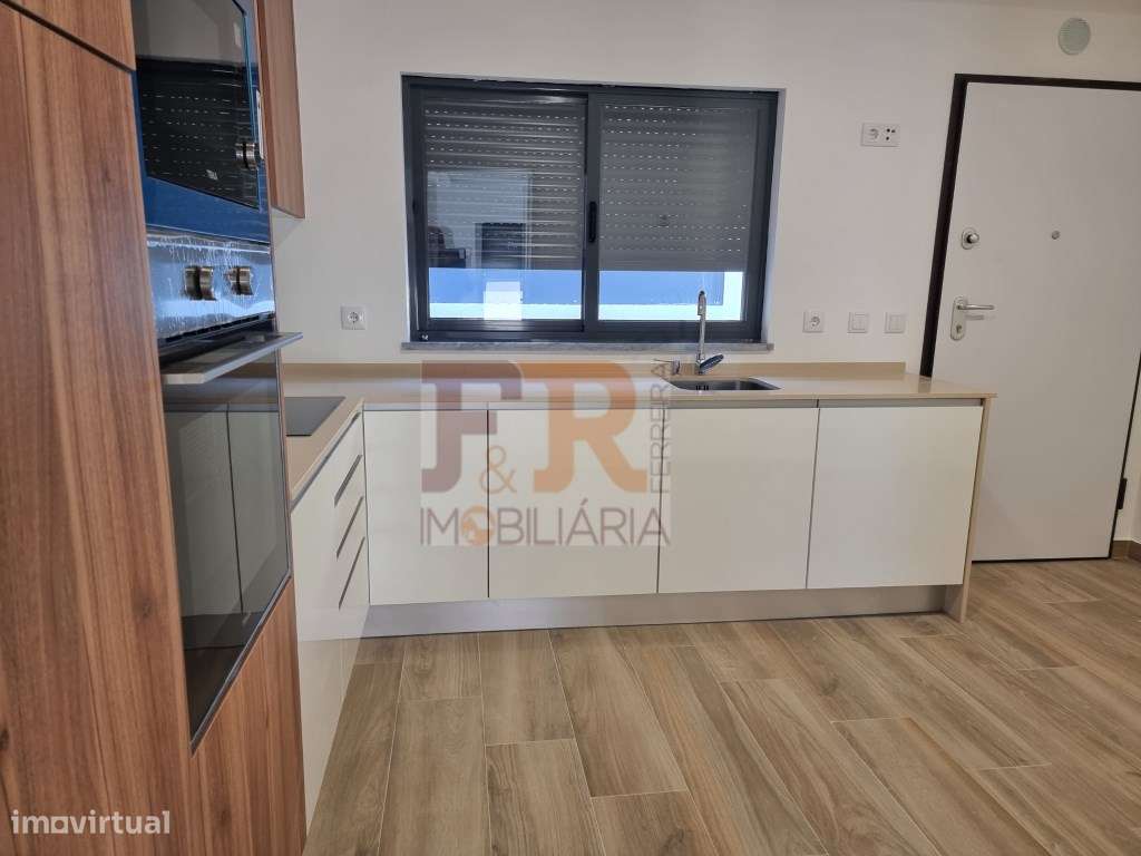 Moradia Geminada T3 com garagem e Terraço Quinta do Conde Sesimbra-20