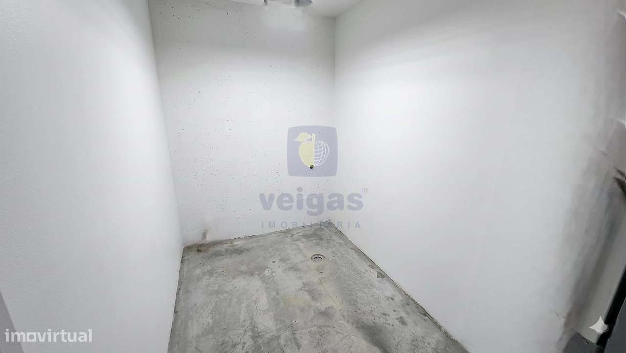 Estacionamento no Centro de Bombarral - Grande imagem: 2/11