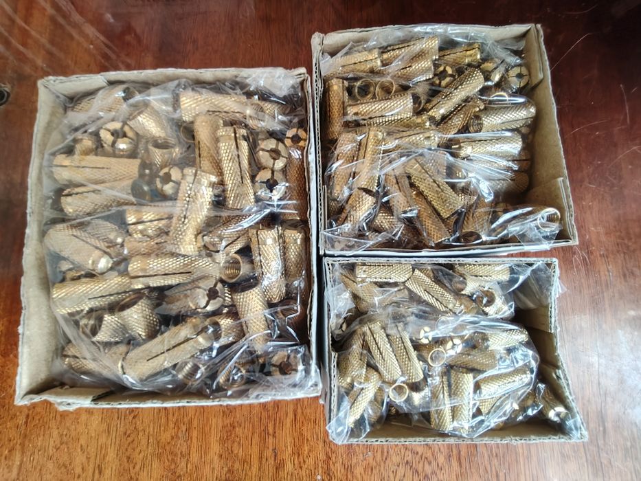 Продам Дюбель латунный