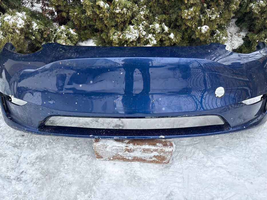 Бампер передній Tesla Model Y (2022 без парктроніка)