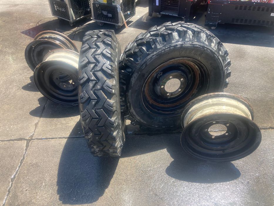 5 jantes de ferro e dois pneus de monte