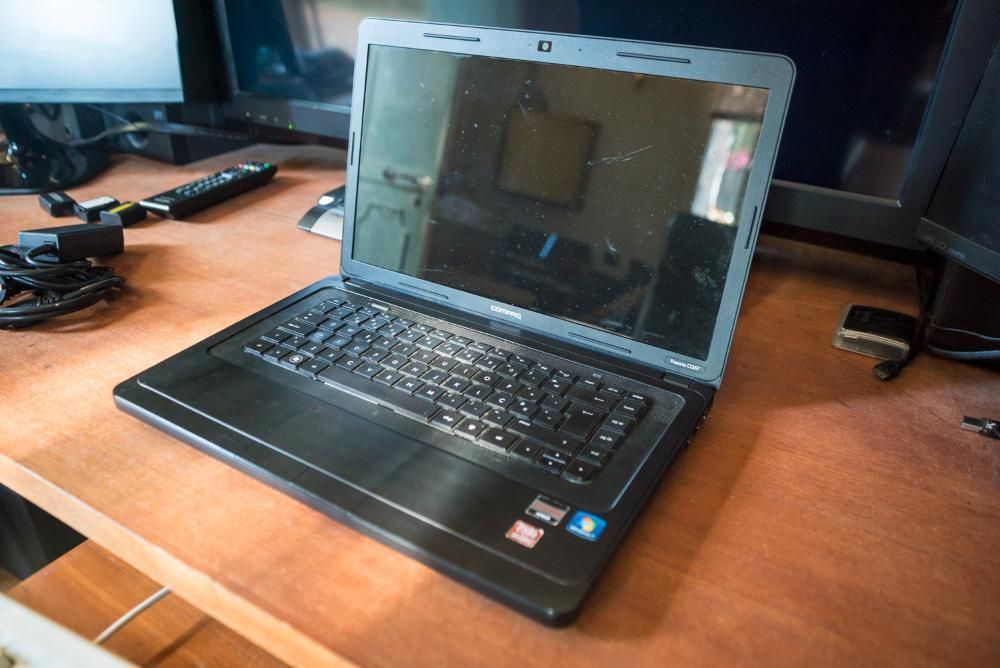 Portátil HP Compaq Presario CQ57 para peças