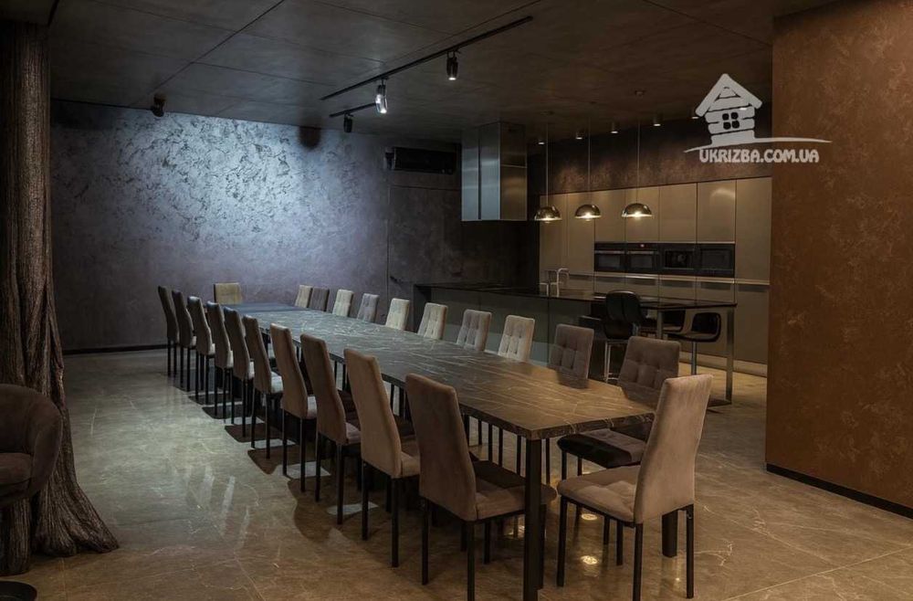 Центр. Будинок VIP-рівня. Більярд,караоке,теніс,аерохокей. До 25 осіб.