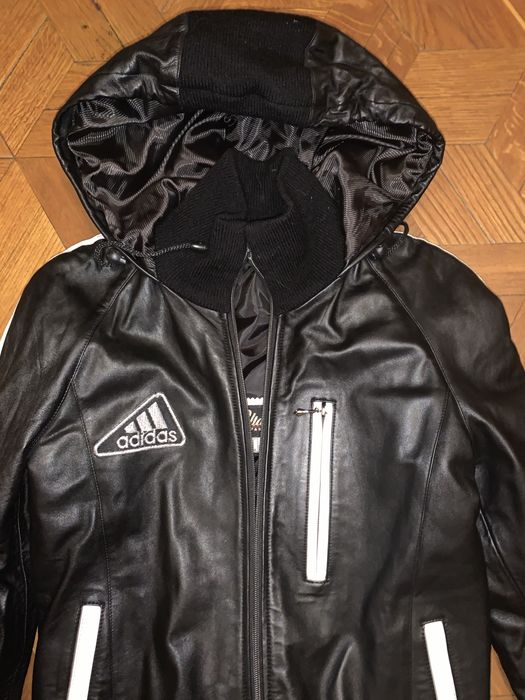 Продам мужскую кожаную куртку adidas