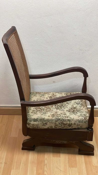 Cadeira de balanço antiga
