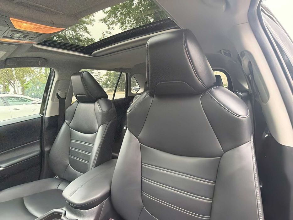 Toyota RAV4 Hybrid XLE Premium      2021