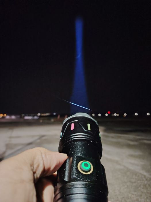 Super Lanterna Tática c/ tripé– Alcance de 600m