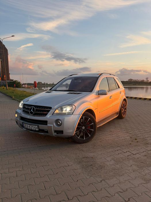 Mercedes-Benz ML63 AMG