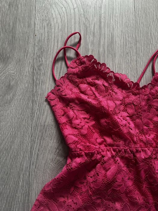 Top ZARA em renda cor de rosa