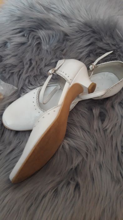 Buty na obcasie białe Ryłko 37