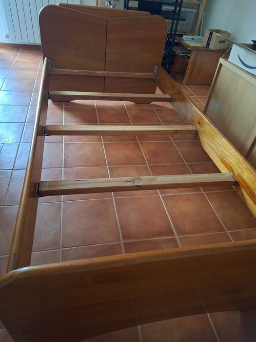 Cama de Solteiro em Pinho Maciço + Estrado e Colchão