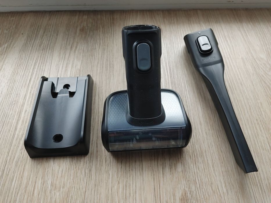 Dwie końcówki i uchwyt do odkurzacza Philips aqua