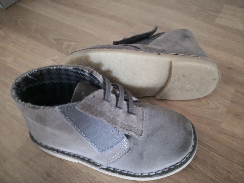 Vendo botim de menino em pele