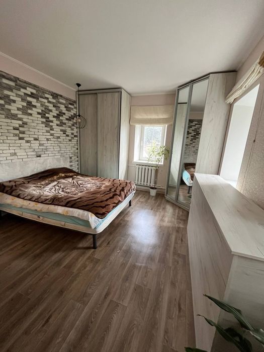 Продам будинок на Олексіївці ( Меживий Бульвар) червона лінія