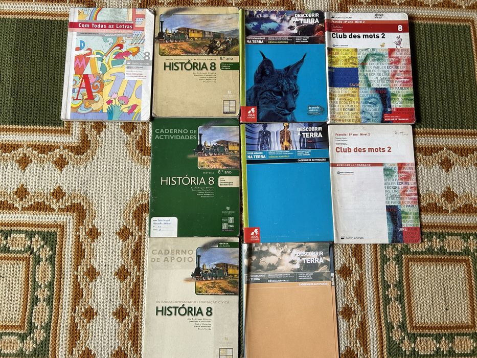 Conjunto de manuais escolares 8 ano