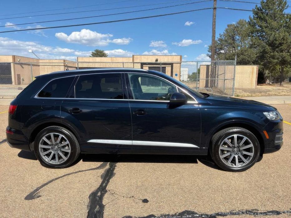 AUDI Q7      2017