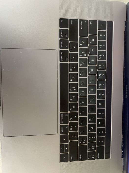 Срочно - Macbook pro 2018 i7 256 ssd 16ram