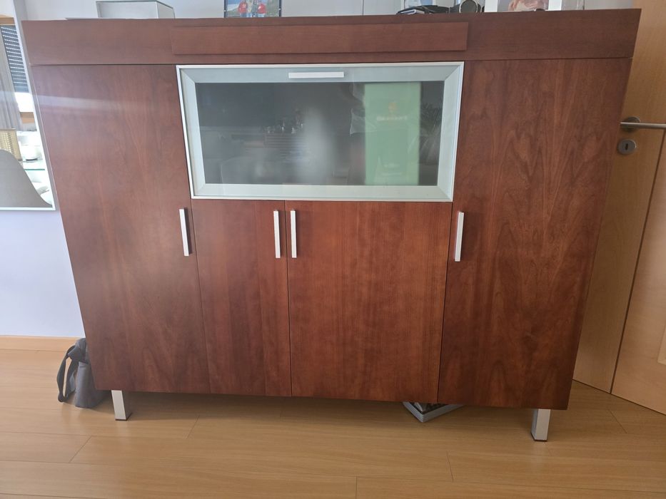 Móvel de sala em cerejeira