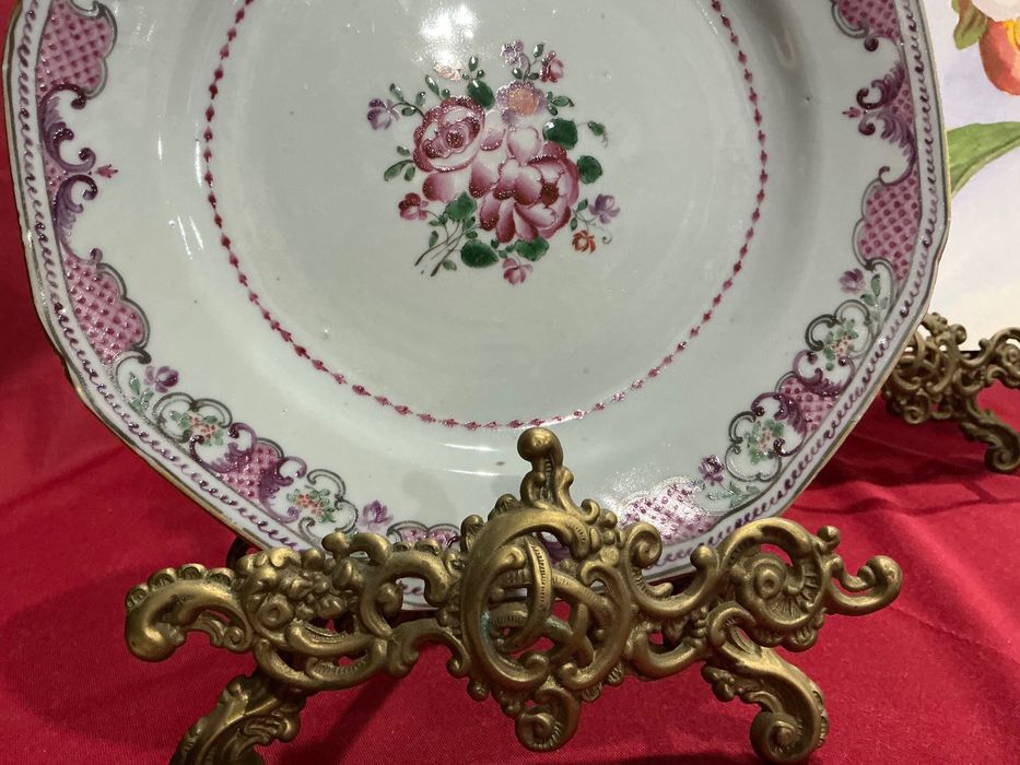 Prato porcelana com 23 cm.     Anúncios abaixo