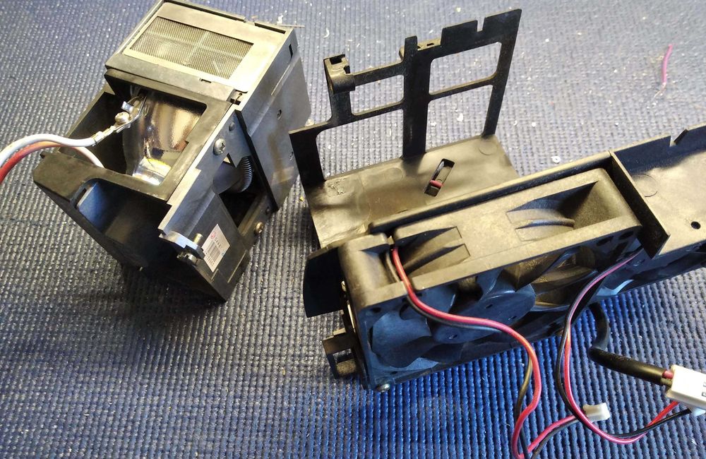 Projector INFOCUS X2 em peças