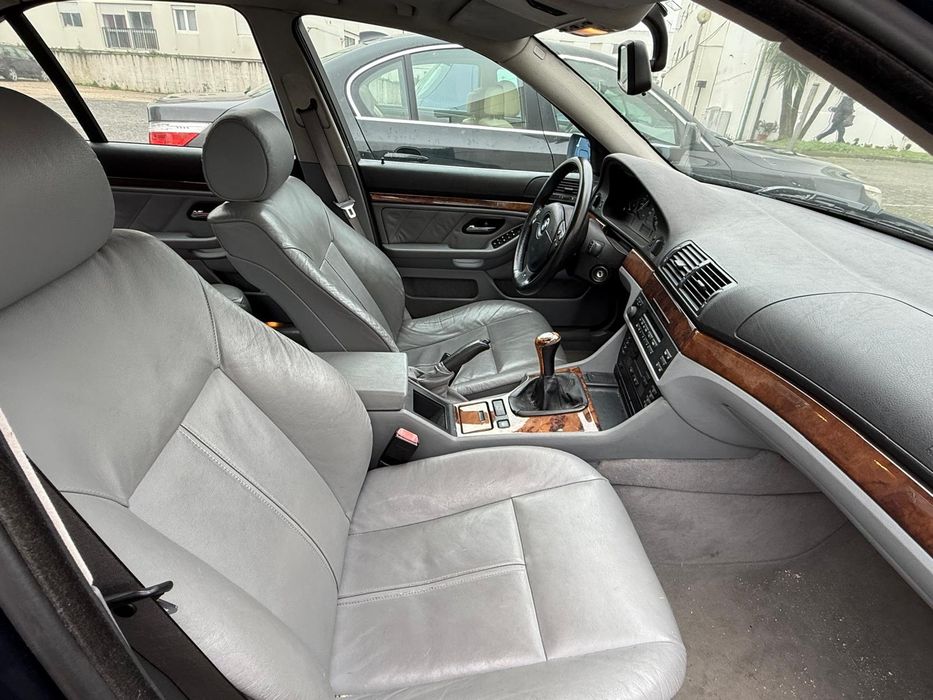 BMW 520i em ótimo estado pouco rodado