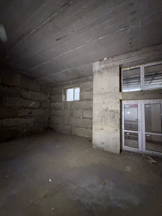 Продаються комерційні приміщення в кришталевому озері