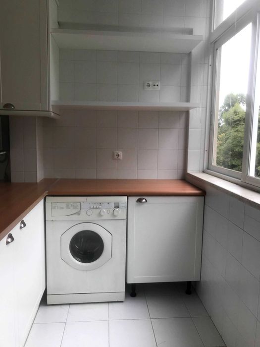 Quarto para arrendar em Alvalade