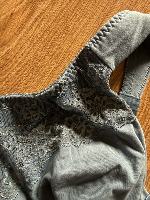 Biustonosz bez fiszbin 105D nowy