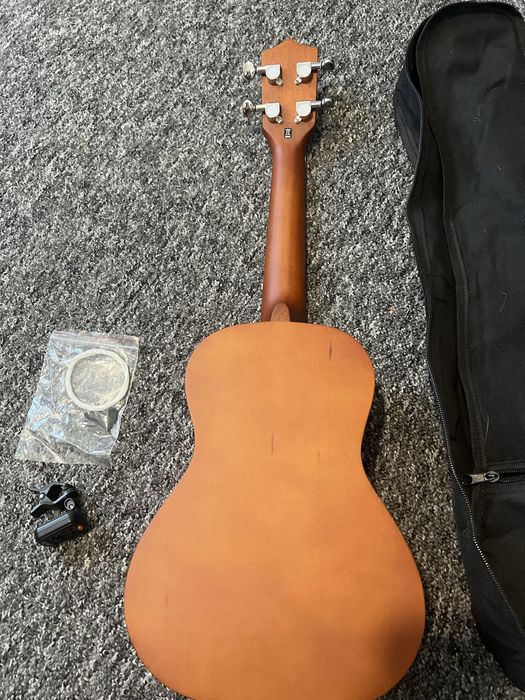 Ukulele koncertowe z akcesoriami Harley Benton