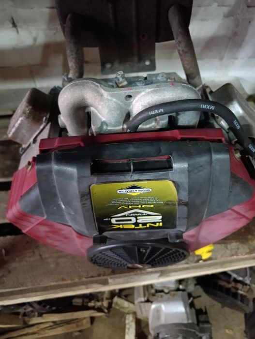 Silnik spalinowy Briggs & Stratton Intek 20 KM 2cyl kosiarka traktorek