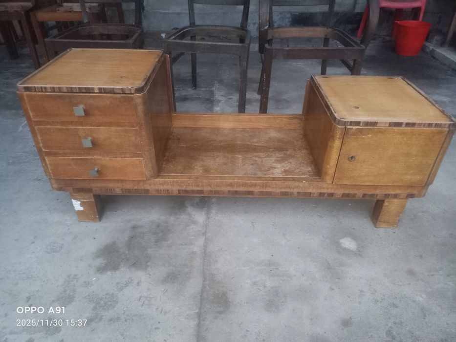 Toaletka PRL w dobrym stanie.