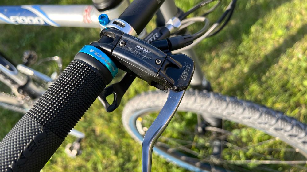 Rower na najlepszych podzespołach Cannondale lefty.